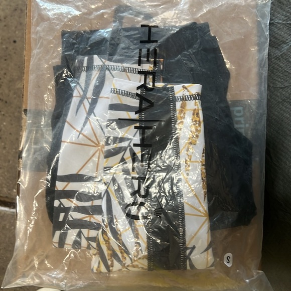 Hera Hero Women's High Waist Seamless Acid Wash Leggings in White /Black print - Picture 11 of 11